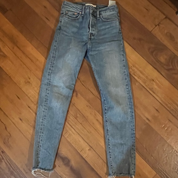 Levi’s denim pants wedgie style size 26 blue medium wash. - Picture 3 of 7